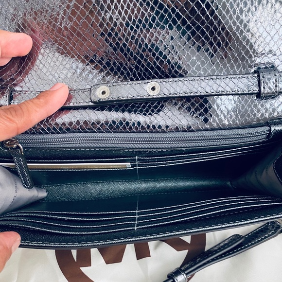 💜Michael Kors Mott Metallic Leather Crossbody💜 - Picture 8 of 10